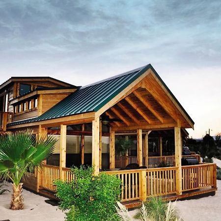 Pirate Cove Resort & Marina Needles Exteriör bild