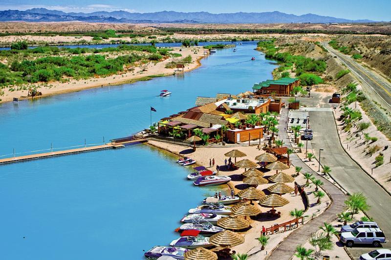 Pirate Cove Resort & Marina Needles Exteriör bild