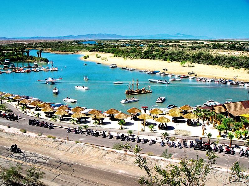 Pirate Cove Resort & Marina Needles Exteriör bild