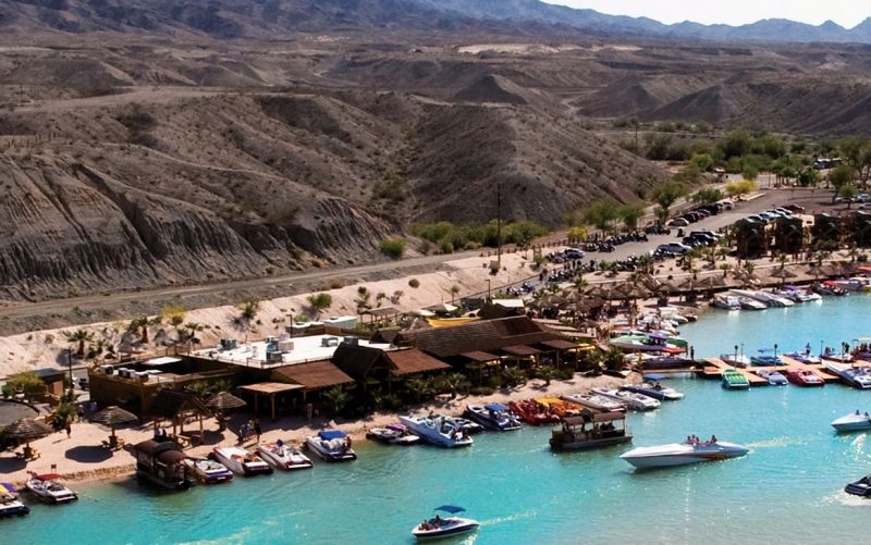 Pirate Cove Resort & Marina Needles Exteriör bild