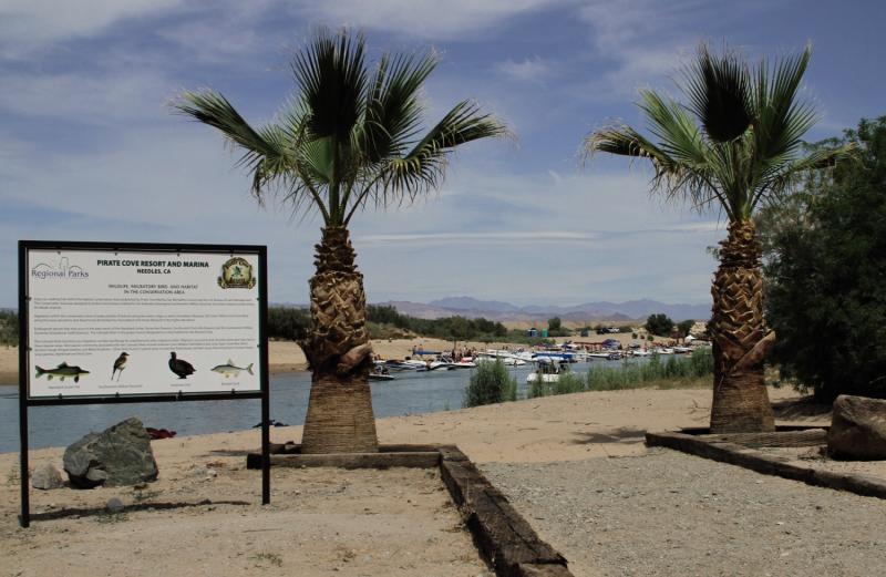 Pirate Cove Resort & Marina Needles Exteriör bild